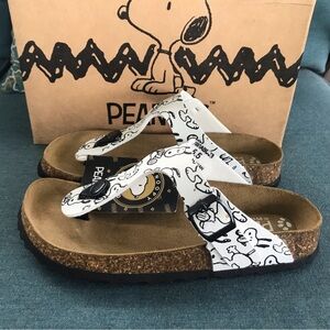 Peanuts Snoopy Sandals. Size 5.5